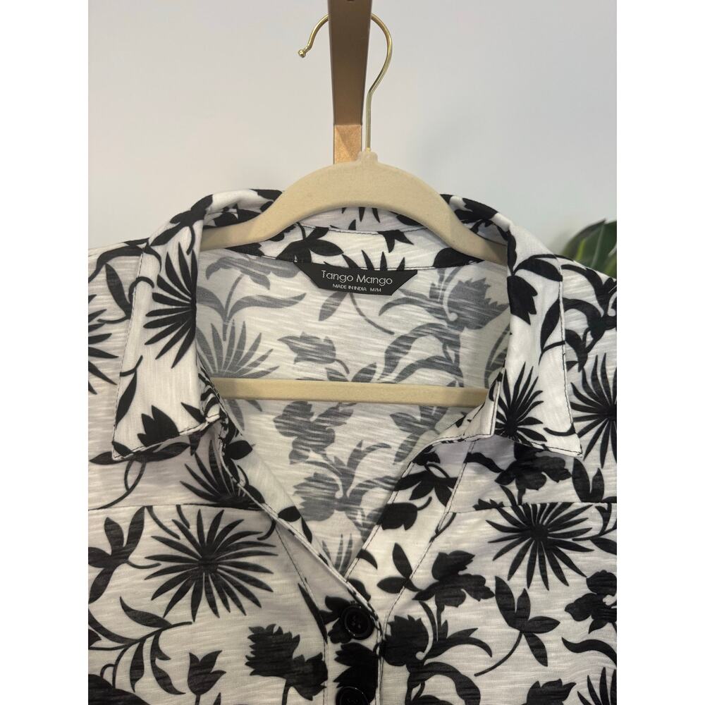 Tango Mango | V-Neck Button Down Dress - Picture 4 of 8